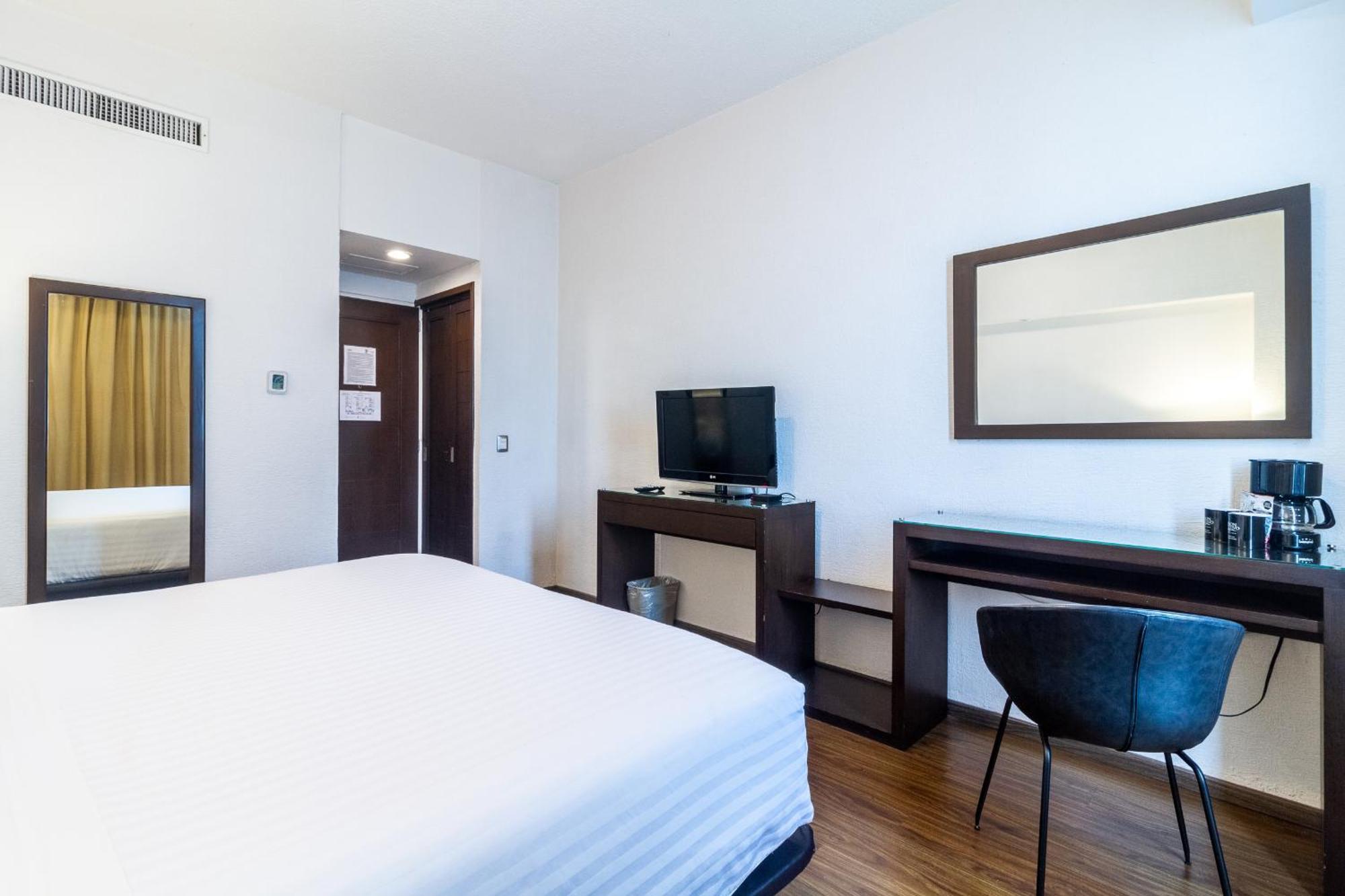 Hotel Meson Ejecutivo Guadalajara Minerva - Av Mexico Exteriér fotografie